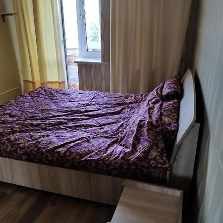 Cozy One Bedroom Apartment Київ Екстер'єр фото